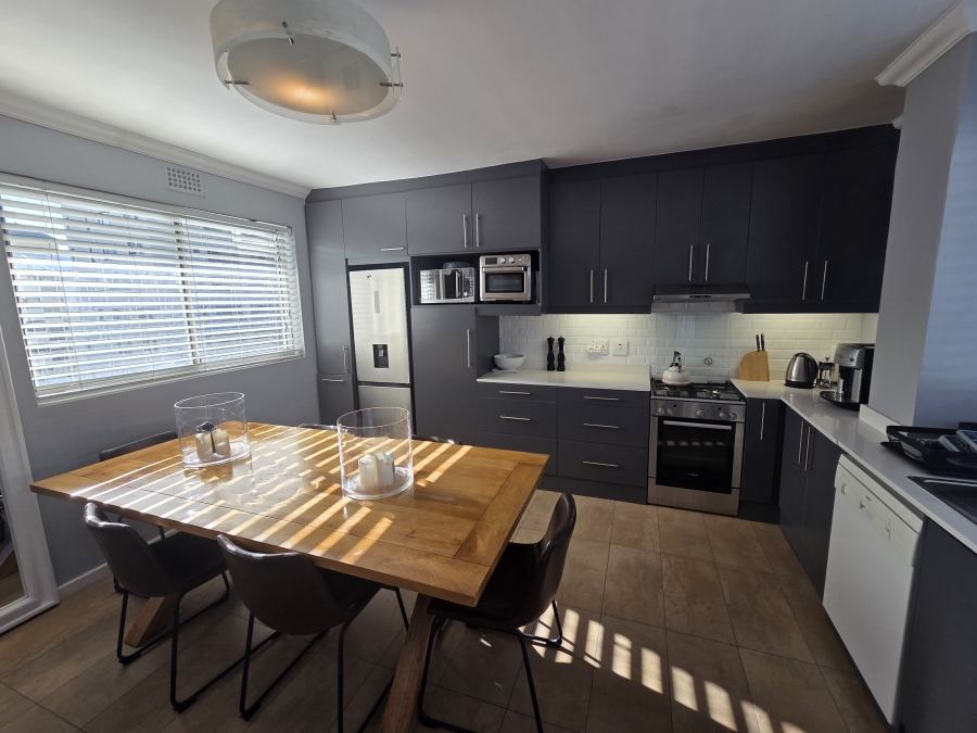 To Let 2 Bedroom Property for Rent in Sea Point Western Cape